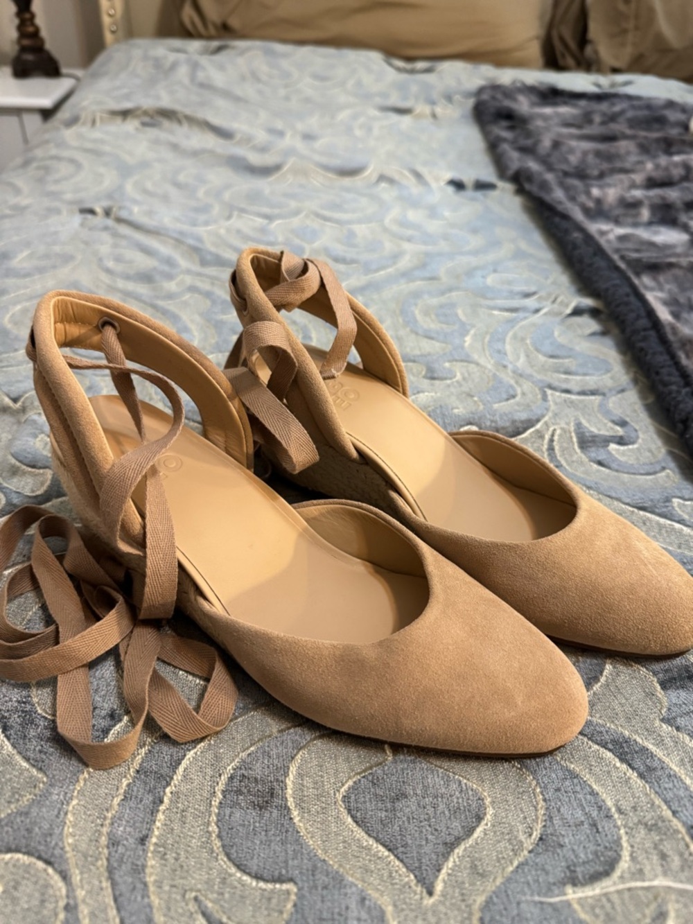 Women's Lace-Up Pointed Toe Wedge Heels in Tan